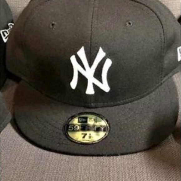 New Era yankee hats new different sizes - Picture 2 of 3